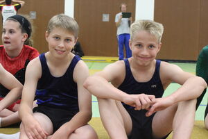 Lars und Louis bei der Siegerehrung - das Lächeln wirkt doch etwas aufgezwungen