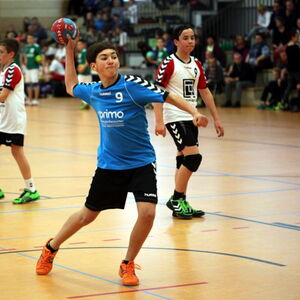 Julian beim Strafwurf für die JSG (Quelle: www.hbz-da.de)