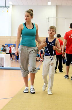 Ben wurde vierter bei den jüngsten Schülern (hier mit Trainerin Celine beim Sauerkraut-Pokal)