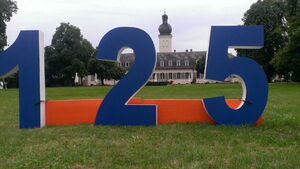 Die "125" vor dem Braunshardter Schloss