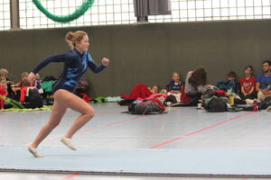 Celine Voos beim Anlauf