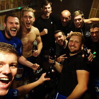 Kabinenselfie nach dem ersten Saisonsieg