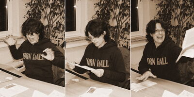 Viele Gesichter von Petra Harms, die zweimal in der Woche in der Geschäftsstelle sitzt