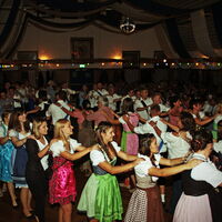 Hier fliegen gleich - die Löcher aus dem Käse... ausgelassene Stimmung an der Nachkerb